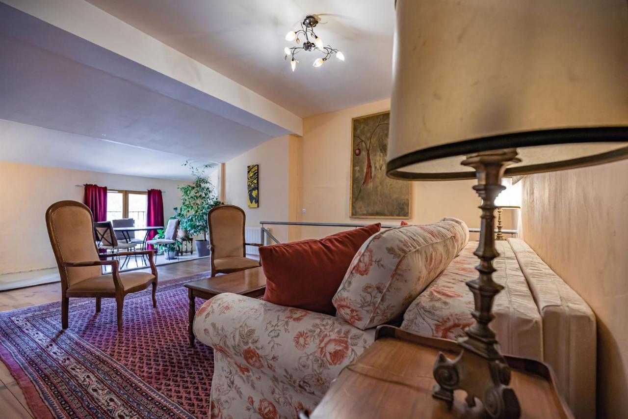 Sundrenched Relais De Poste In Serdinya Екстер'єр фото